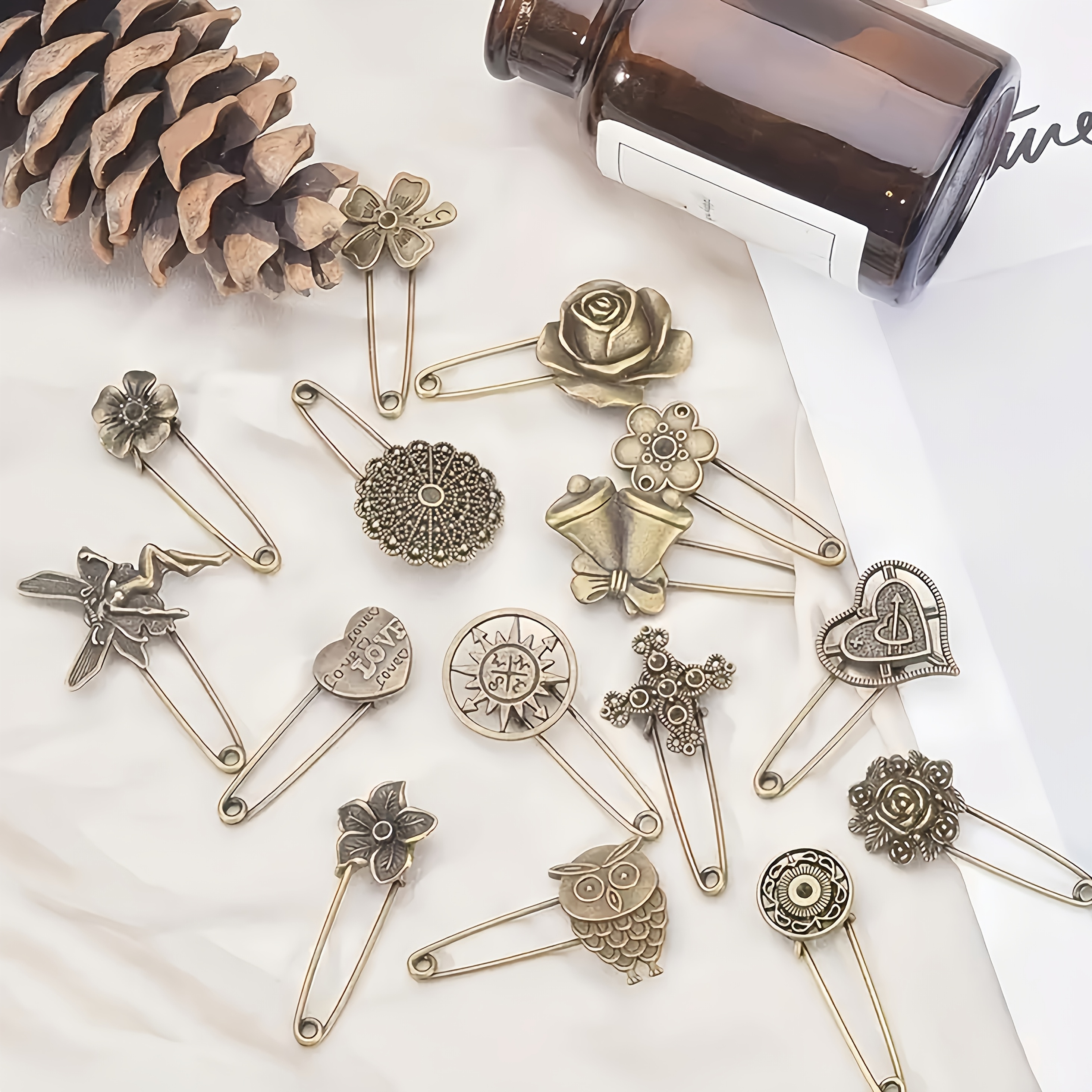 4pc Retro-Style Creative Brooch Set